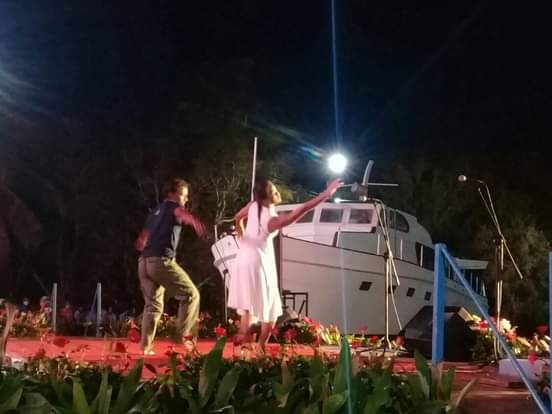 Con el verdeolivo de Fidel, jóvenes cubanos reeditaron el desembarco del yate Granma (+ Fotos)