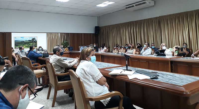 Intercambio de experiencias con las empresas que exportan e importan