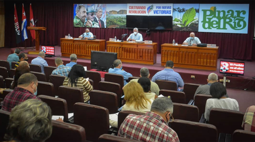 0-27-diaz-canel-pcc-pinar-rio-3.jpg