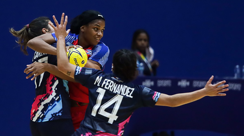 El equipo de Cuba no pudo romper la férrea defensa de Paraguay, que con la victoria por amplio margen de 40 goles por 23 complicó el grupo B del torneo femenino de balonmano de los Juegos Panamericanos Júnior de Cali 2021, en el Coliseo Mundialista Iván Vassilev Todorov.