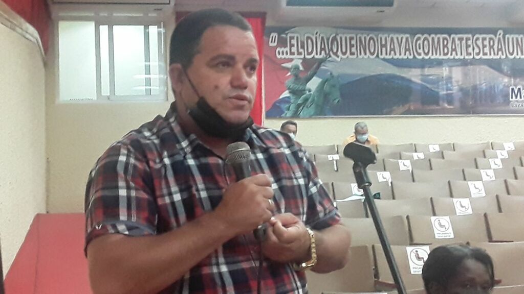 1105-ulises-guilarte2.jpg