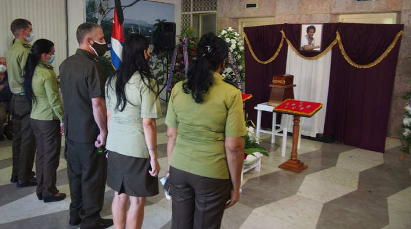 Ofrendas florales de Raúl Castro y Díaz-Canel en honras fúnebres a Marta Rojas (+ Fotos)
