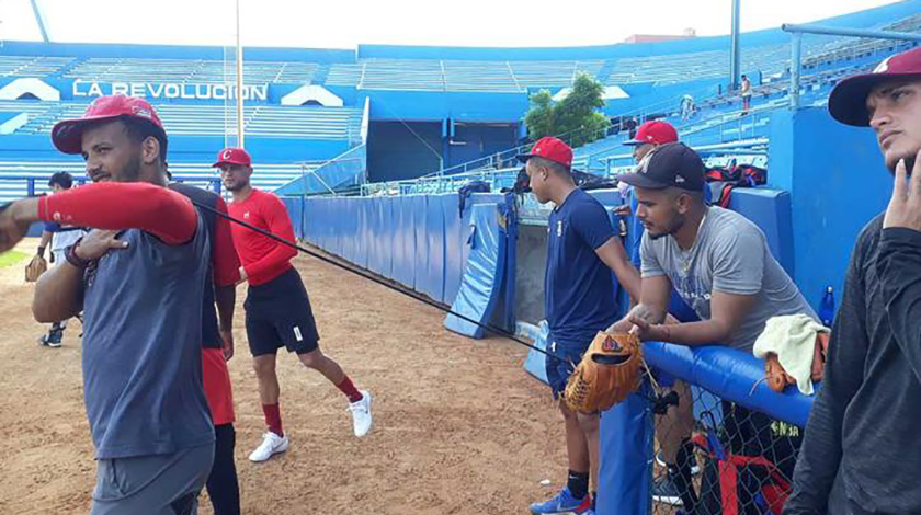 Pletórica de optimismo, la selección cubana de béisbol categoría sub 23 años partirá hoy hacia Obregón, México, para intervenir en la III Copa del Mundo de esa categoría, que se iniciará el próximo jueves y en la cual hará su debut competitivo en estos certámenes.