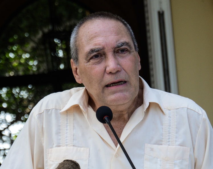 Francia apoya producción de vacunas cubanas contra la meningitis y la neumonía
