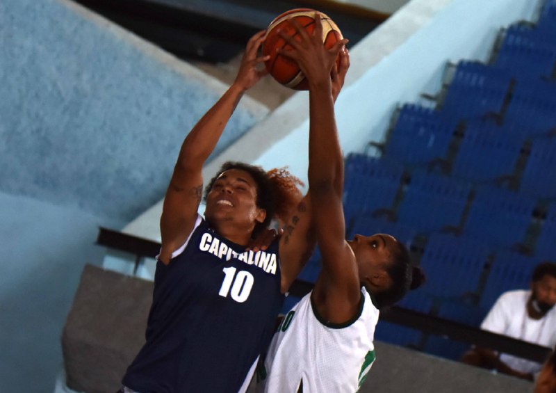 Las habaneras, actuales campeonas del certamen, fueron muy superiores a sus rivales en la sala polivalente Ramón Fonst, donde completaron la barrida ante las pinareñas tras imponerse este miércoles con tanteador de 80-48.