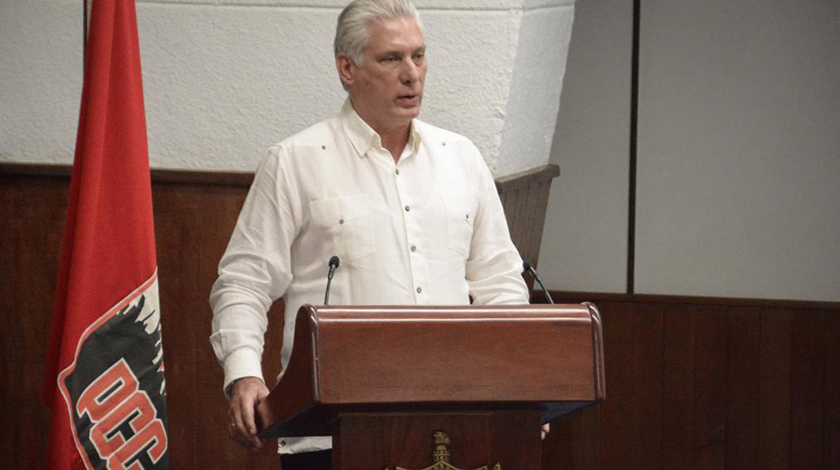 El primer secretario del Comité Central del Partido Comunista de Cuba (CC PCC) y presidente de la República, Miguel Díaz-Canel, transmitió hoy un saludo del General de Ejército Raúl Castro Ruz a los asistentes al IV Pleno del CC PCC, que sesionó durante dos días en el Palacio de la Revolución de La Habana.
