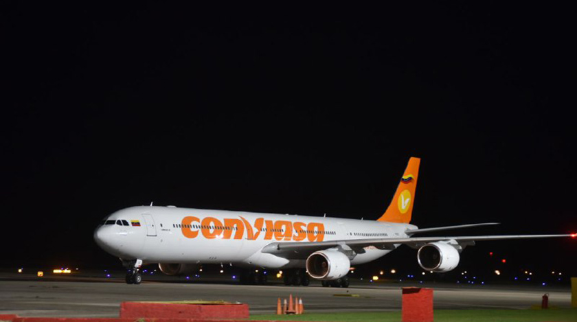 El vuelo A 340 de Conviasa llegó hoy a esta ciudad con ayuda solidaria enviada por el gobierno de la República Bolivariana de Venezuela para combatir el incendio de grandes proporciones, aún sin controlar, en la base de supertanqueros.