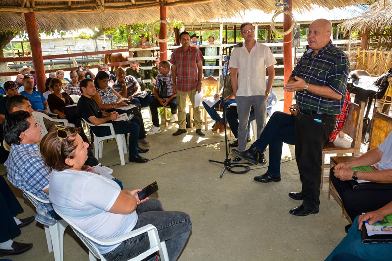 0512-Tapia-Fonseca-Ganaderia-Holguin3.jpg