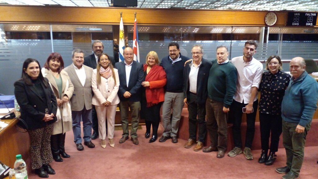 0206-grupo-uruguay-cuba.jpg
