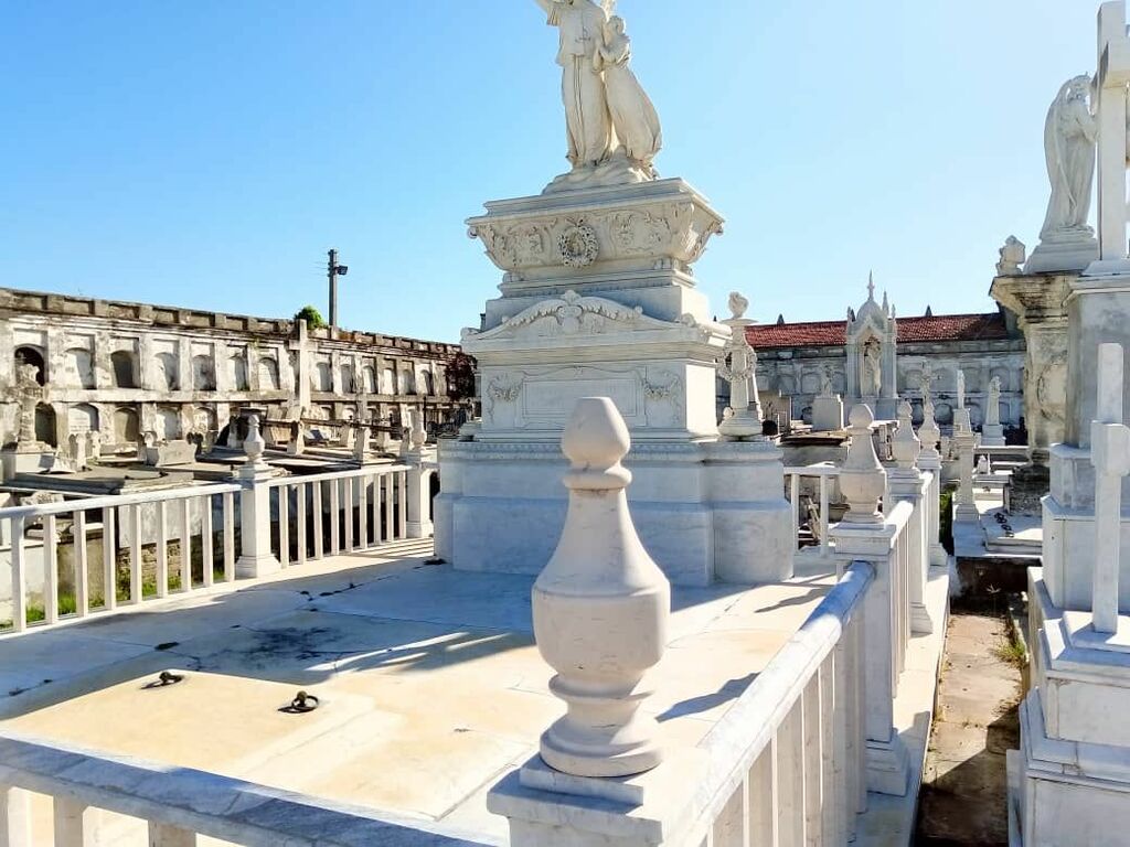 1006-Cienfuegos-cementerio-Reina4.jpg