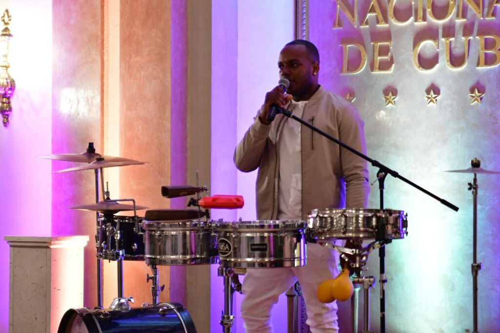 0303-eduardo-ramos-percusionista1.jpg
