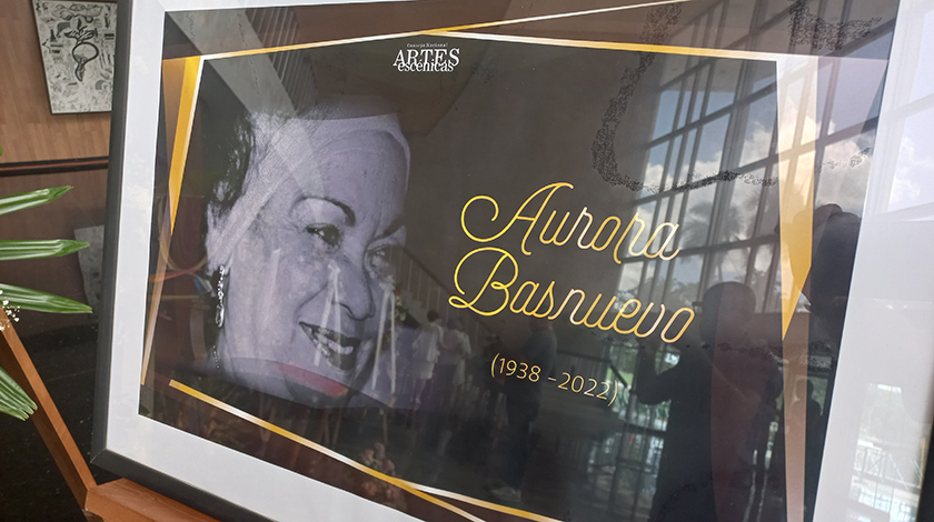 Desde la sala Avellaneda del Teatro Nacional de Cuba se rindió tributo a la reconocida actriz cubana Aurora Basnuevo Hernández, quien falleció el pasado 26 de septiembre en esta capital.