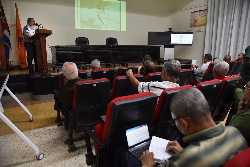 2509-pardo-guerra-tormenta-conferencia2.jpg