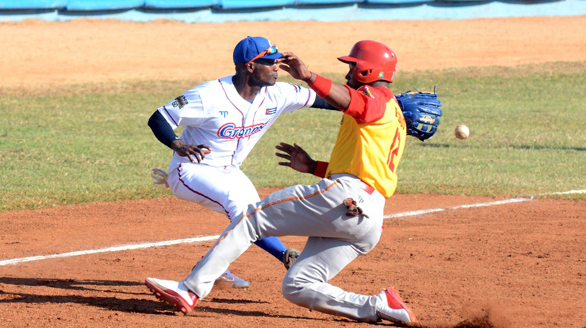 Juego inaugural entre los Alazanes de Granma y los Cocodrilos de Matanzas, en la LXI Serie Nacional de Béisbol, en el estadio Mártires de Barbados, de la ciudad de Bayamo, provincia Granma, el 23 de enero de 2022.