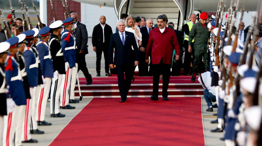 Miguel Díaz-Canel, Primer Secretario del Comité Central del Partido Comunista de Cuba y Presidente de la República, llegó hoy a Caracas, en una escala luego de su visita a Argentina para participar en la VII Cumbre de la Comunidad de Estados Latinoamericanos y Caribeños (Celac).