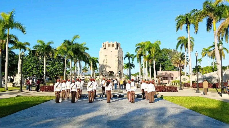 Santiagueros honran a Martí por aniversario 170 de su natalicio 3 2801-stg-marti.jpeg