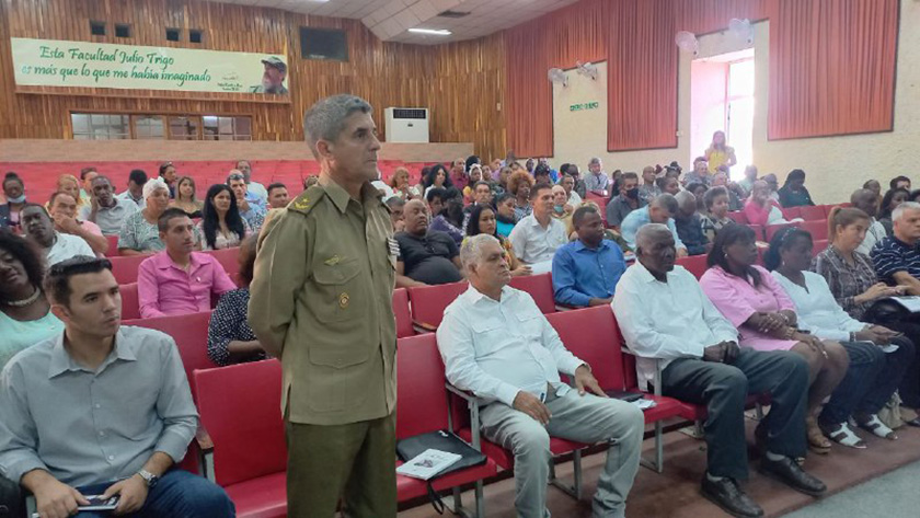 0-05-esteban-lazo-asamblea-3.jpg