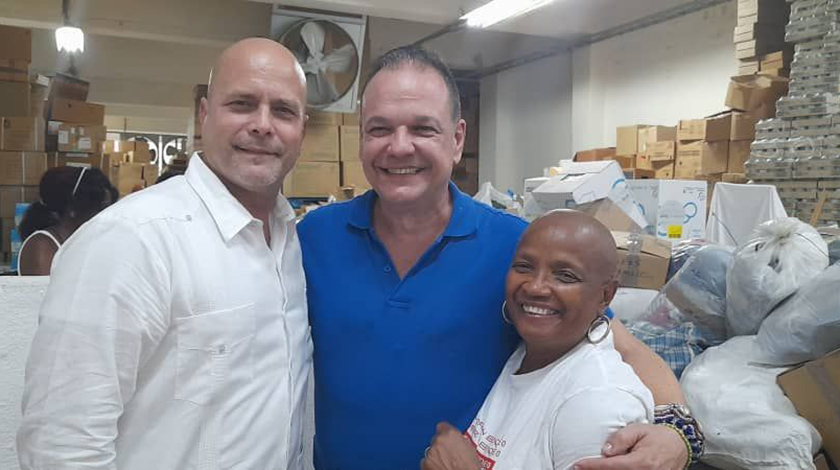 Una rastra de 40 pies con donación de insumos médicos, alimentos y ropas saldrá hoy con dirección a la región centro-oriental del país, para ayudar a las personas que perdieron sus pertenencias a causas de las inundaciones ocurridas recientemente en esos territorios.