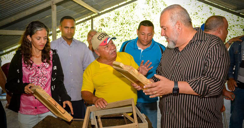Dialogan candidatos a diputados con sectores sociales en Gibara 3 2403-marrero-gibara.jpg