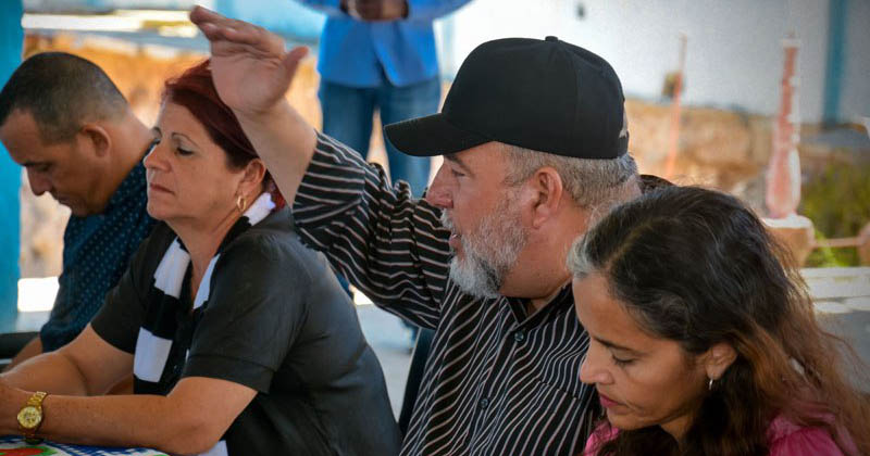 Dialogan candidatos a diputados con sectores sociales en Gibara 2 2403-marrero-gibara2.jpg