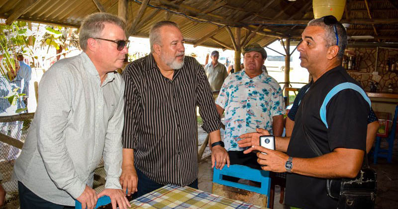 Dialogan candidatos a diputados con sectores sociales en Gibara 7 2403-marrero-gibara5.jpg
