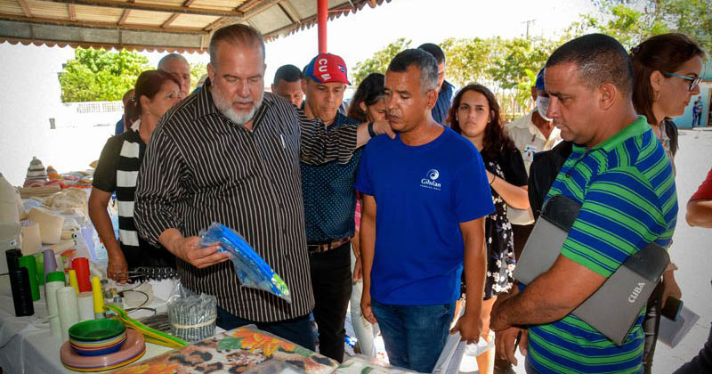 Dialogan candidatos a diputados con sectores sociales en Gibara 6 2403-marrero-gibara6.jpg