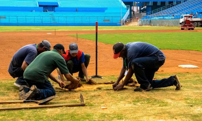 Alistan estadio Latinoamericano para histórico partido de béisbol