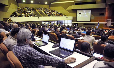 Asistentes a la inauguración del Primer Taller de Informatización y Ciberseguridad, que sesiona en el Palacio de Convenciones, en La Habana, Cuba, el 18 de febrero de 2015. AIN FOTO taller_informatizacion.jpg