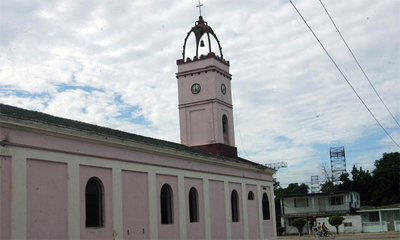 Iglesia-La Candelaria Vista exterior de la Iglesia Nuestra Señora de la Candelaria, de la ciudad de Morón, en Ciego de Ávila, nominada al Premio Nacional de Conservación y Restauración 2014, auspiciado por el Consejo Nacional de Patrimonio Cultural, en su XII edición, el 16 de abril de 2014. AIN FOTO/ Osvaldo GUTIÉRREZ GÓMEZ