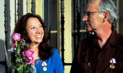 Alicia Jrapko (I) y William (Bill) Hackwell (D), del Comité de Solidaridad con Los Cinco, recibieron la Medalla de la Amistad que otorga el Consejo de Estado a propuesta Instituto Cubano de Amistad con los Pueblos (ICAP), en acto realizado en la sede del ICAP, en La Habana, Cuba, el 2 de octubre de 2014 . AIN FOTO/Oriol de la Cruz ATENCIO Alicia Jrapko (I) y William (Bill) Hackwell (D), del Comité de Solidaridad con Los Cinco, recibieron la Medalla de la Amistad que otorga el Consejo de Estado a propuesta Instituto Cubano de Amistad con los Pueblos (ICAP), en acto realizado en la sede del ICAP, en La Habana, Cuba, el 2 de octubre de 2014 . AIN FOTO/Oriol de la Cruz ATENCIO