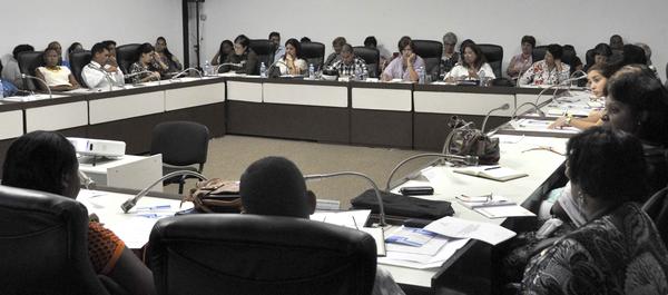 Diputados en la Comisión de Atención a la Juventud, la Niñez y la Igualdad del Derecho a la Mujer, en el V Período Ordinario de Sesiones de la VIII Legislatura de la Asamblea Nacional del Poder Popular, en el Palacio de Convenciones de La Habana, Cuba, el 11 de julio de 2015. AIN FOITO/Marcelino VÁZQUEZ HERNÁNDEZ/ r