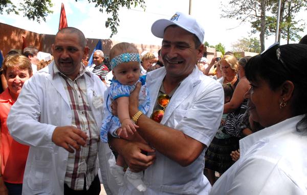 colaboradores-ebola-regreso-camaguey.jpg