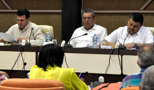 Diputados en la Comisión Agroalimentaria, en el V Período Ordinario de Sesiones de la VIII Legislatura de la Asamblea Nacional del Poder Popular, en el Palacio de Convenciones de La Habana, Cuba, el 11 de julio de 2015. AIN FOITO/Marcelino VÁZQUEZ HERNÁNDEZ Diputados en la Comisión Agroalimentaria, en el V Período Ordinario de Sesiones de la VIII Legislatura de la Asamblea Nacional del Poder Popular, en el Palacio de Convenciones de La Habana, Cuba, el 11 de julio de 2015. AIN FOITO/Marcelino VÁZQUEZ HERNÁNDEZ