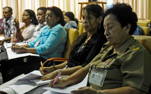Participantes en la Comisión de Defensa Nacional, en el V Período Ordinario de Sesiones de la VIII Legislatura de la Asamblea Nacional del Poder Popular, en el Palacio de Convenciones de La Habana, Cuba, el 11 de julio de 2015. AIN FOTO/Abel PADRÓN PADILLA Participantes en la Comisión de Defensa Nacional, en el V Período Ordinario de Sesiones de la VIII Legislatura de la Asamblea Nacional del Poder Popular, en el Palacio de Convenciones de La Habana, Cuba, el 11 de julio de 2015. AIN FOTO/Abel PADRÓN PADILLA