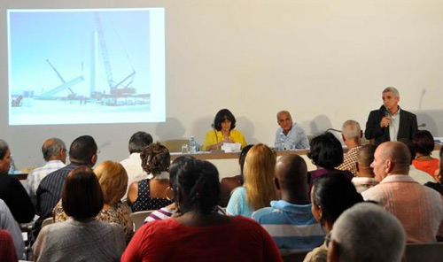 Diputados en la Comisión de Industria, Construcciones y Energía, en el V Período Ordinario de Sesiones de la VIII Legislatura de la Asamblea Nacional del Poder Popular, en el Palacio de Convenciones de La Habana, Cuba, el 11 de julio de 2015. AIN FOITO/Marcelino VÁZQUEZ HERNÁNDEZ Diputados en la Comisión de Industria, Construcciones y Energía, en el V Período Ordinario de Sesiones de la VIII Legislatura de la Asamblea Nacional del Poder Popular, en el Palacio de Convenciones de La Habana, Cuba, el 11 de julio de 2015. AIN FOITO/Marcelino VÁZQUEZ HERNÁNDEZ