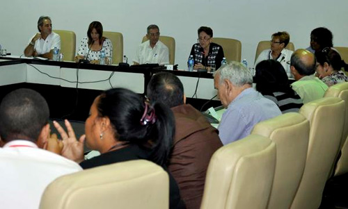 Reunión Ordinaria de la Comisión de Relaciones Internacionales, previo al V Período Ordinario de la Asamblea Nacional del Poder Popular, en la VII Legislatura, en el Palacio de Convenciones de La Habana, Cuba, el 11 de julio de 2015. AIN FOTO/Tony HERNÁNDEZ MENA/ANPP Reunión Ordinaria de la Comisión de Relaciones Internacionales, previo al V Período Ordinario de la Asamblea Nacional del Poder Popular, en la VII Legislatura, en el Palacio de Convenciones de La Habana, Cuba, el 11 de julio de 2015. AIN FOTO/Tony HERNÁNDEZ MENA/ANPP