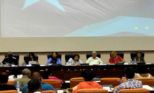 Diputados en la Comisión de Atención a los Servicios, en el V Período Ordinario de Sesiones de la VIII Legislatura de la Asamblea Nacional del Poder Popular, en el Palacio de Convenciones de La Habana, Cuba, el 11 de julio de 2015. AIN FOITO/Marcelino VÁZQUEZ HERNÁNDEZ Diputados en la Comisión de Atención a los Servicios, en el V Período Ordinario de Sesiones de la VIII Legislatura de la Asamblea Nacional del Poder Popular, en el Palacio de Convenciones de La Habana, Cuba, el 11 de julio de 2015. AIN FOITO/Marcelino VÁZQUEZ HERNÁNDEZ