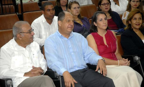Presidente de Costa Rica interesado en biotecnología cubana