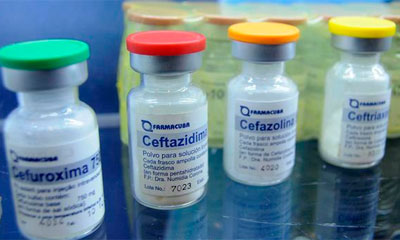 Capsulas de inyección en el stand de la Empresa Importadora, Exportadora, Distribuidora y Comercializadora de Productos Farmacéuticos (FARMACUBA), en la XXXII Feria Internacional de La Habana (FIHAV 2014), en el recinto ferial de Expocuba servicios_medicos.jpg