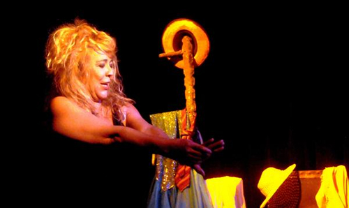 La actríz Gloria Zuluaga, durante la presentación del monólogo dramático Yo tengo un brillante, del autor Nicolás Dorr y dirigida por Raidel Santana, presentado en la Casa del Alba Cultural, en La Habana, Cuba, el 10 de abril de 2015. AIN FOTO/Oriol de la Cruz ATENCIO La actríz Gloria Zuluaga, durante la presentación del monólogo dramático Yo tengo un brillante, del autor Nicolás Dorr y dirigida por Raidel Santana, presentado en la Casa del Alba Cultural, en La Habana, Cuba, el 10 de abril de 2015. AIN FOTO/Oriol de la Cruz ATENCIO