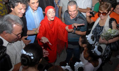 La Prima Ballerina Assoluta, Alicia Alonso, durante un intercambio con autoridades del Gobierno, el Partido, la prensa y pueblo asistente, en el centenario del Teatro Tomás Terrym en la ciudad de Cienfuegos, el 3 de abril de 2015. AIN FOTO alicia_alonso_cienfuegos.jpg