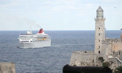 La entrada de cruceros a la Bahía de La Habana acentúa la belleza de la ciudad. 03 de marzo de 2015. AIN FOTO bahia_habana.jpg