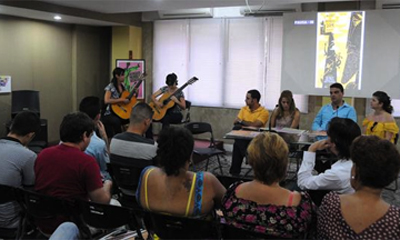 Presentación de las convocatorias a las becas y premios 2014, de la Asociación Hermanos Saíz (AHS), organización que agrupa a la joven vanguardia artística e intelectual cubana, en conferencia efectuada en el Salón de Mayo del Pabellón Cuba, en La Habana, el 29 de mayo de 2014. AIN FOTO/Omara GARCÍA MEDEROS