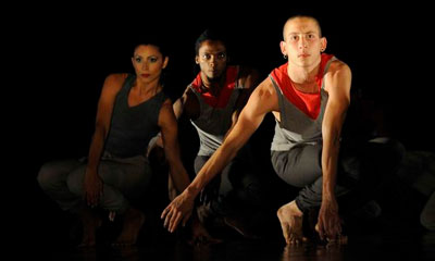 Bailarines de Danza Contemporánea de Cuba interpretan la pieza titulada Identidad a la menos uno, en el Teatro Mella, en La Habana, el 9 de enero de 2015. AIN FOTO danza_contemporanea.jpg