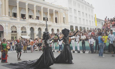 El Caribe muestra su esplendor en el Desfile de la Serpiente, en el XXXIV Festival del Caribe| Foto: Miguel Ángel Gaínza/Periodico Sierra Maestra
