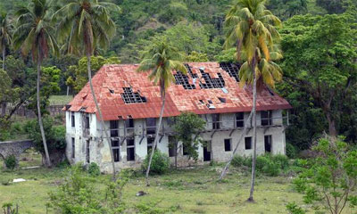 Casa almacén del cafetal Fraternidad, inmueble que en diciembre del 2000 junto a un conjunto de ruinas cafetaleras cubanas fue declarada por la UNESCO patrimonio arquitectónico y cultural de la humanidad, ubicada en la Sierra de Santa María del Loreto, en la ladera norte de la Gran Piedra, será restaurado por los trabajadores de la Oficina del Conservador de la ciudad de Santiago de Cuba. 1 de abril de 2014 AIN FOTO hacienda_fraternidad.jpg