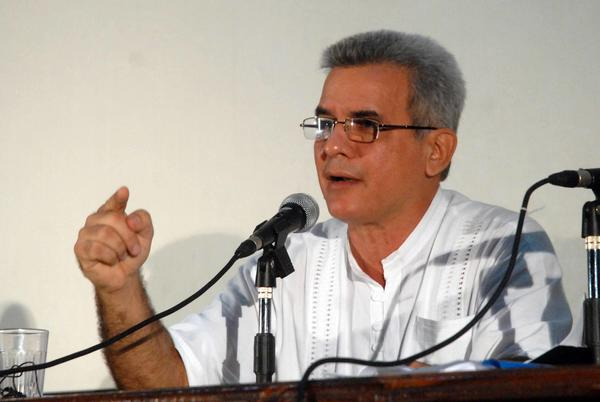 Ofreció René González Barrios, Presidente del Instituto de Historia de Cuba, la conferencia El mensaje a García, refiriéndose al Mayor General Mambí de las tres guerras patrias, Calixto García Íñiguez, en la XX Fiesta de la Cubanía, celebrada en la ciudad de Bayamo, en la provincia de Granma rene_gonzales_barrios.jpg