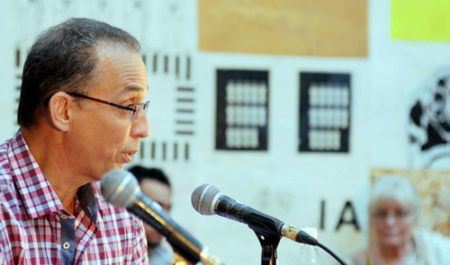 El Héroe de la República de Cuba, Antonio Guerrero Rodríguez, realiza una lectura comentada de varias poseías escrítas por él, durante los años de su injusta prisión en carceles de los EE.UU. Cuba, La Habana, Centro Cultural Pablo de la Torriente Brau, 16 de enero de 2015. AIN FOTO/Oriol de la Cruz ATENCIO El Héroe de la República de Cuba, Antonio Guerrero Rodríguez, realiza una lectura comentada de varias poseías escrítas por él, durante los años de su injusta prisión en carceles de los EE.UU. Cuba, La Habana, Centro Cultural Pablo de la Torriente Brau, 16 de enero de 2015. AIN FOTO/Oriol de la Cruz ATENCIO