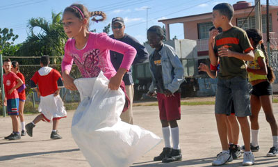 Aprovechar las bondades de determinados juegos prepara e incentiva a los niños a la práctica de deportes. AIN FOTO cultura_fisica_deporte.jpg