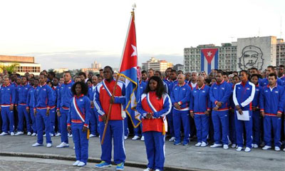 Ceremonia de abanderamiento a la delegación cubana que participará en los Juegos Centroamericanos y del Caribe de Veracruz, México, efectuada en el Memorial José Martí, en La Habana, el 28 de octubre de 2014 delegacion_veracruz.jpg